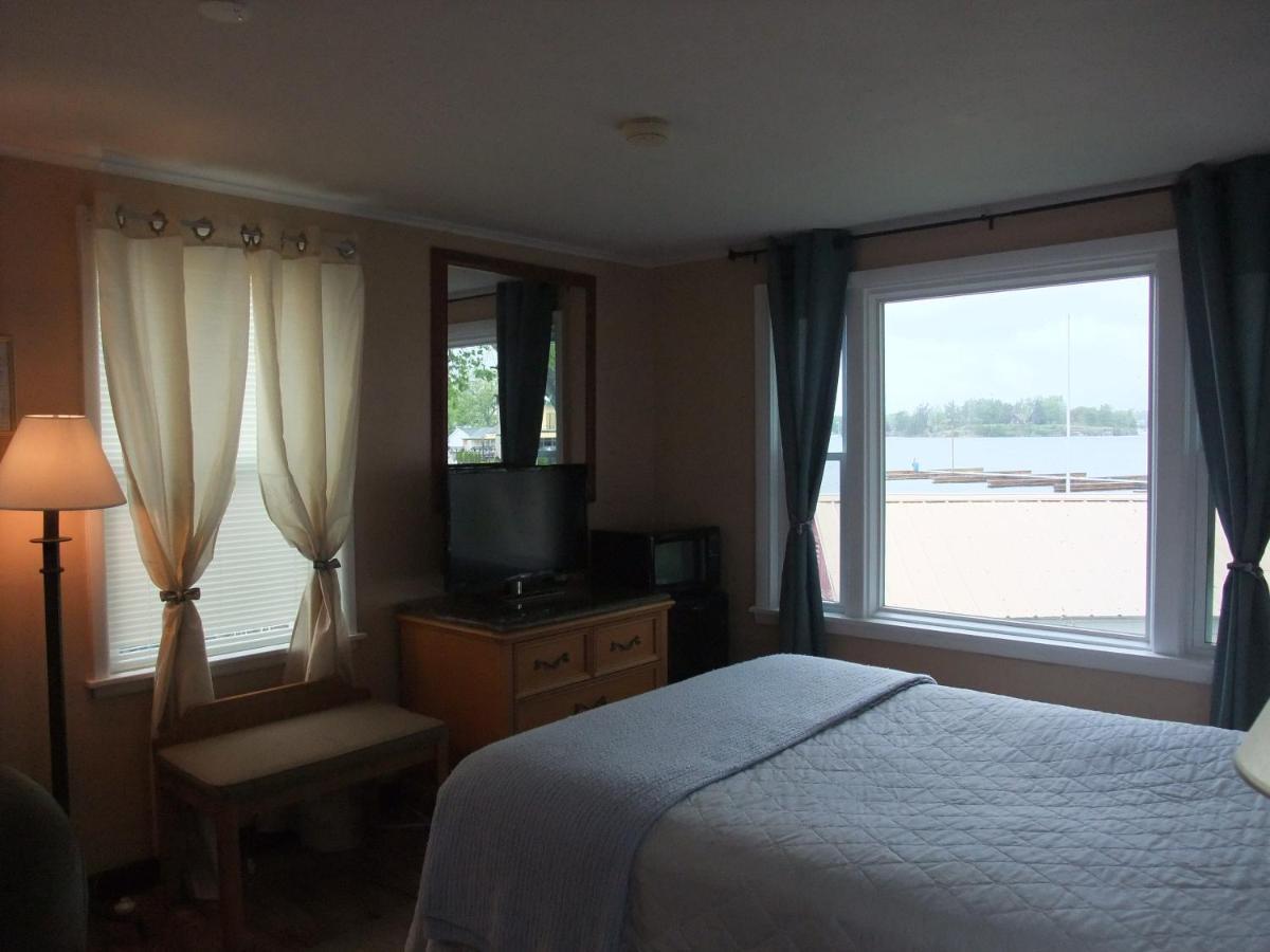 Hills Motel & Marina Alexandria Bay Exterior photo